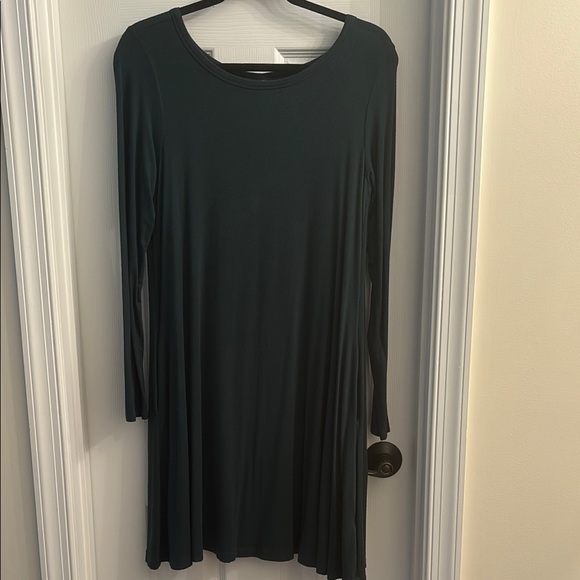 Elegant Forest Green Long Sleeve Dress - Picture 1 of 3